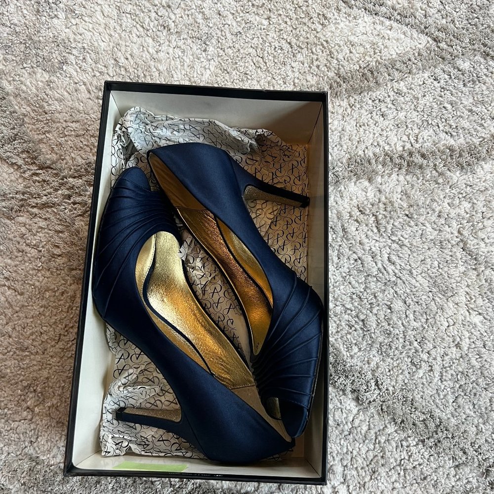 Adrianna Papell navy blue evening shoes, size 9.5